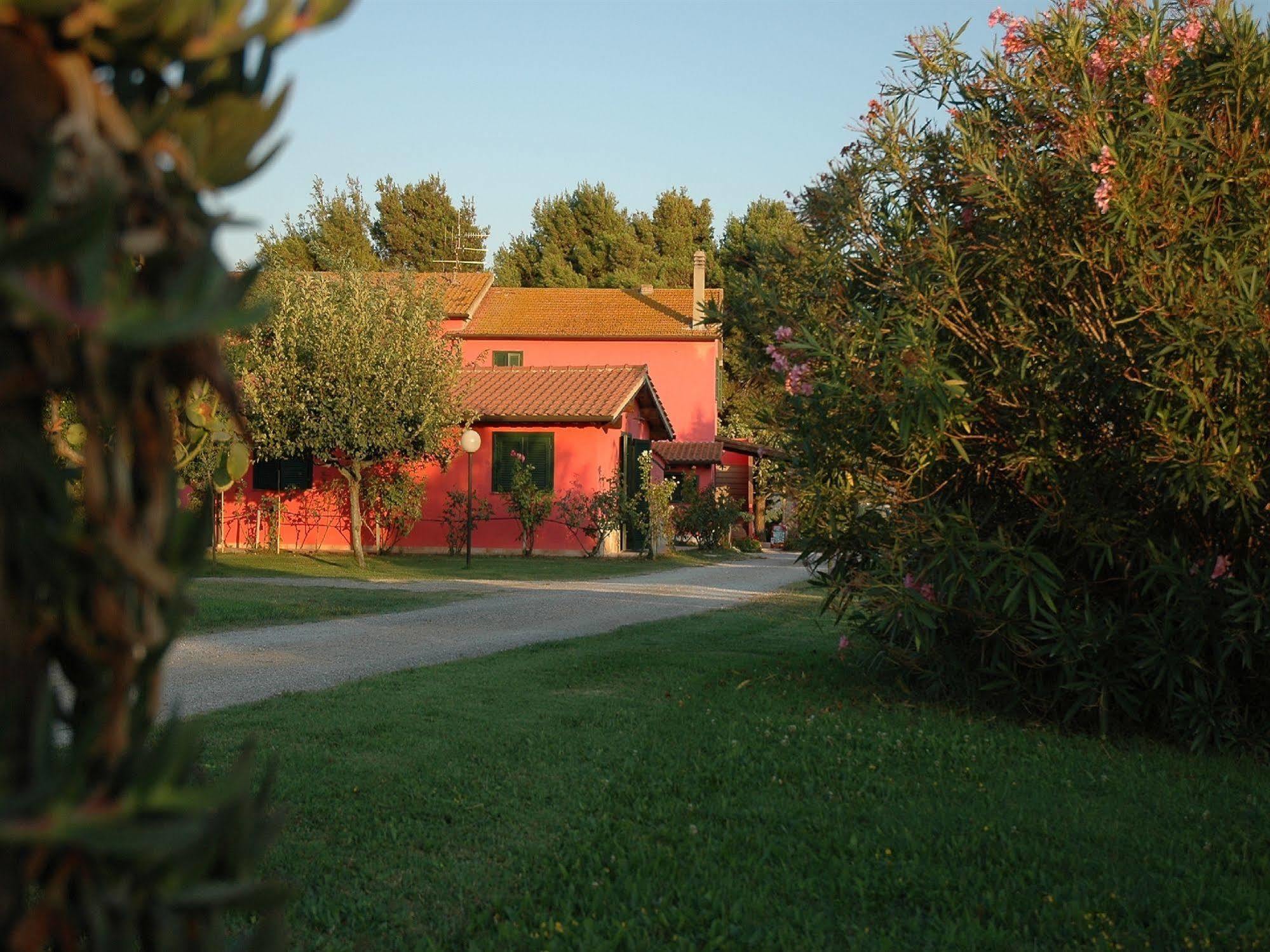 Locanda Le Mandriane Албиния Екстериор снимка
